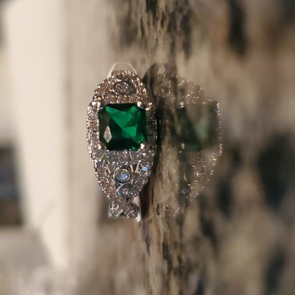 Silver Ring with emerald,  size 8, new with tag - Picture 3 of 5